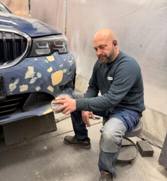 Noé Serrano, creador de Mejora Tu Nivel, analizando el Máster IA Heroes Pro desde su taller en Alemania.