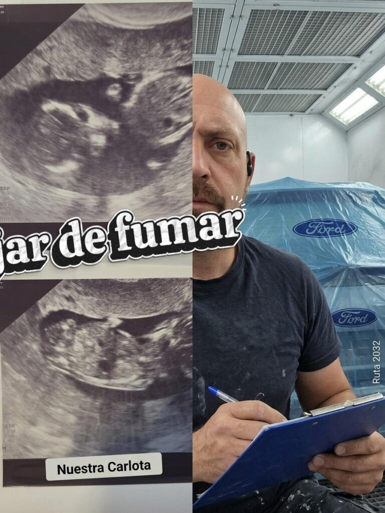 Noé Serrano en el taller de coches junto a la ecografía de su hija Carlota