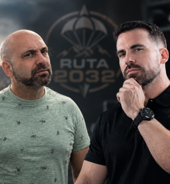 Noé Serrano y Miguel Navarro analizando el programa Superhumano del Instituto de Biohacking Consciente en mejoratunivel.online.