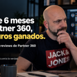 Noé Serrano pensativo frente al ordenador con reviews de Partner 360 en pantalla, ilustrando su artículo "Más de 6 meses en Partner 360, cero euros ganados"